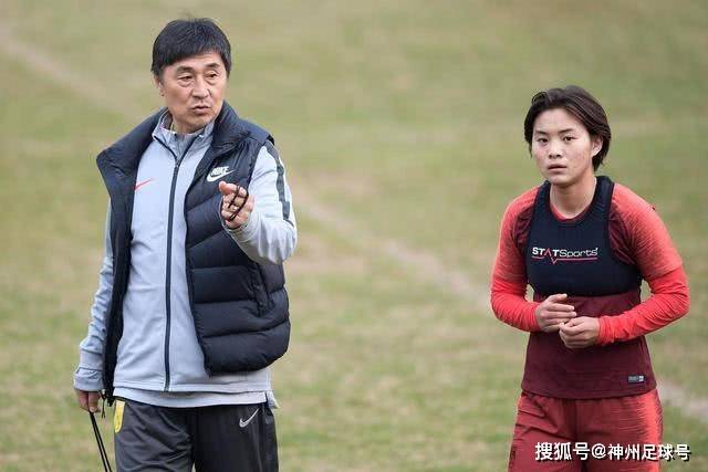 每体：德容已经回到巴塞罗那，将在周一与巴萨队医会面